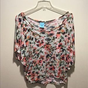 Floral short sleeve top. Size small